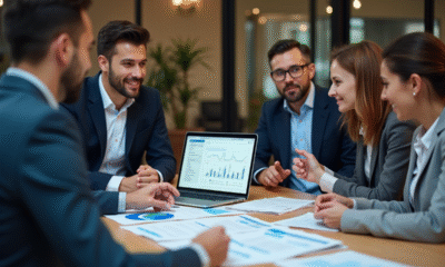 Groupe de professionnels du marketing en réunion dans un bureau moderne